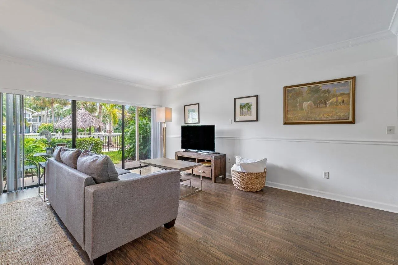 011-11863WimbledonCircle-Wellington-FL-3