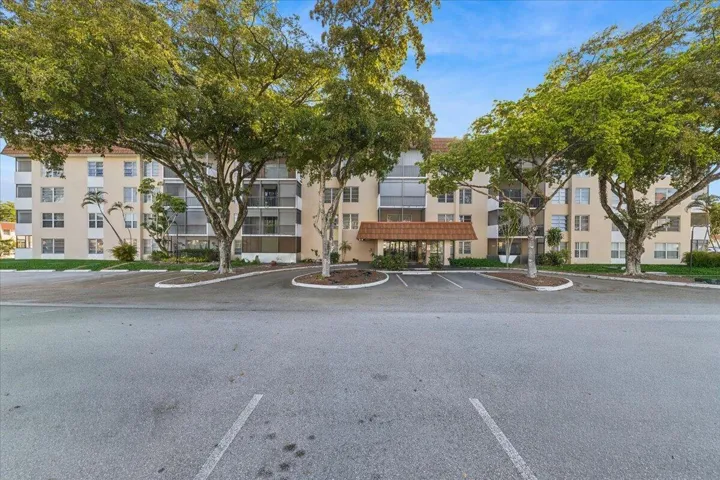 02-4156 Inverrary Dr #112, Lauderhill, F