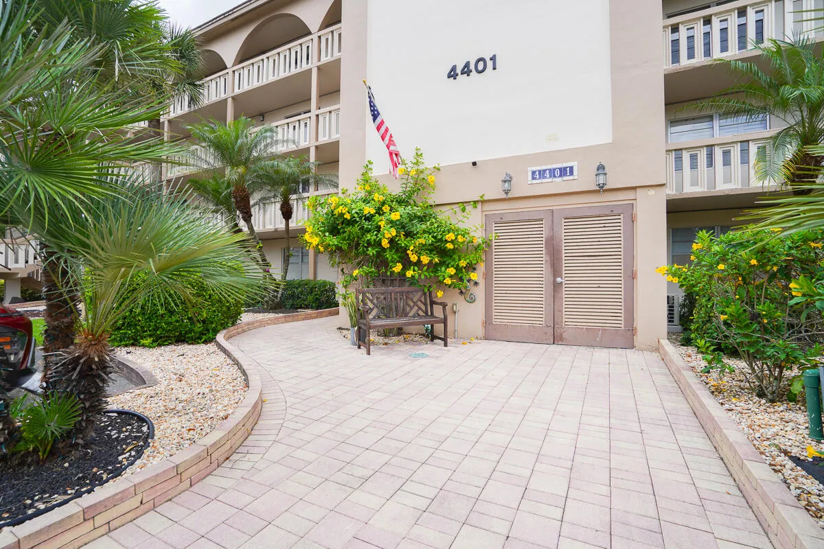 4401 Martinique CT Apt D-2-4