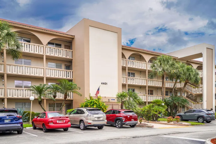 4401 Martinique CT Apt D-2-2
