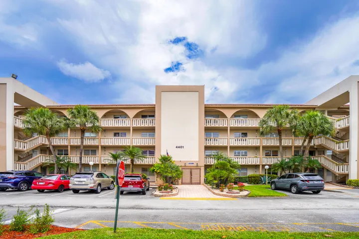 4401 Martinique CT Apt D-2-1