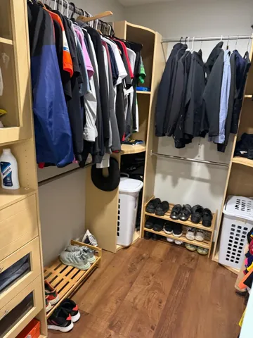 MASTER WALKIN CLOSET