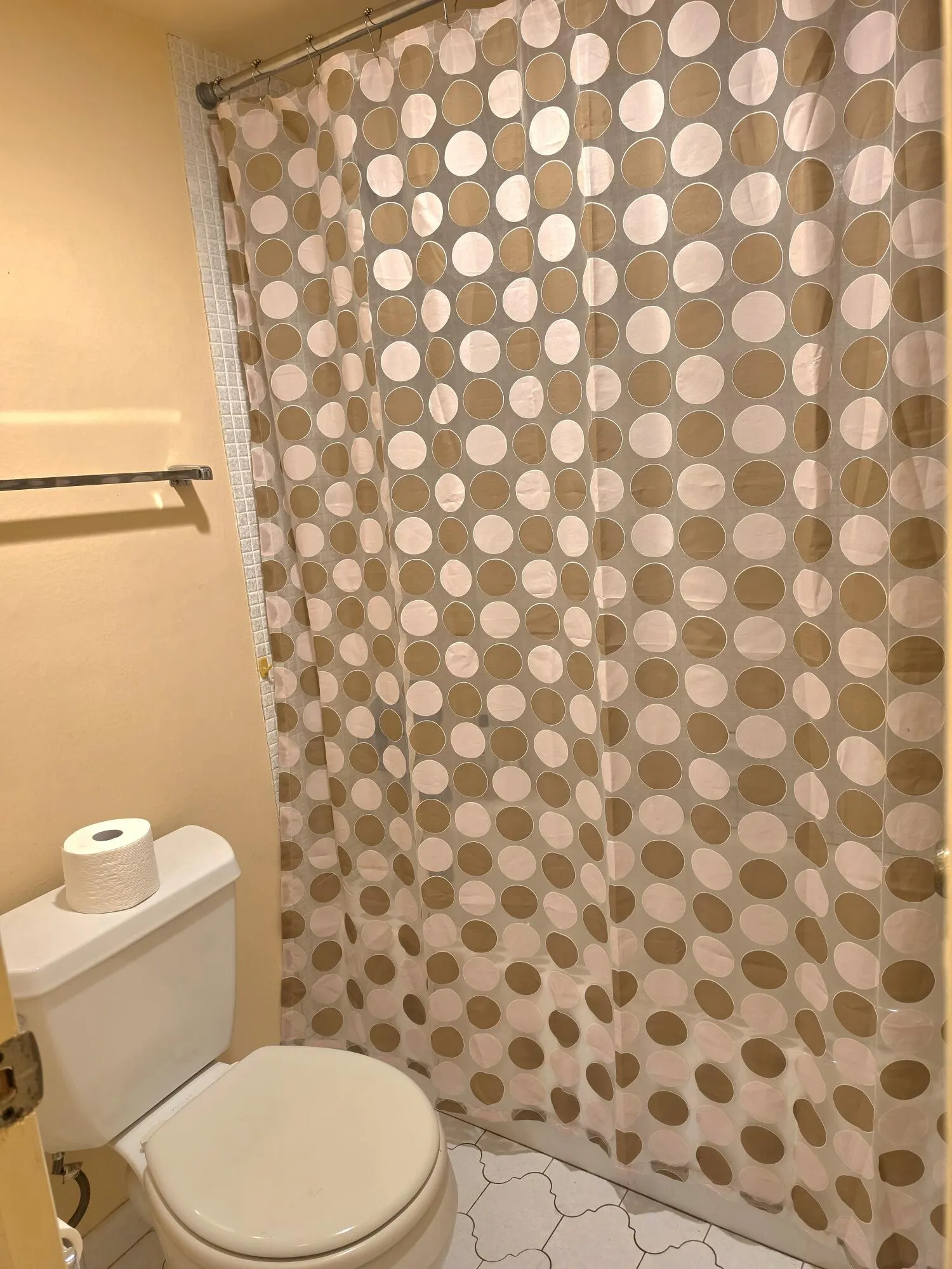 Main Bathroom with Tub