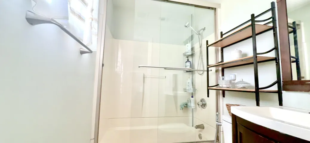 Master's bathroom