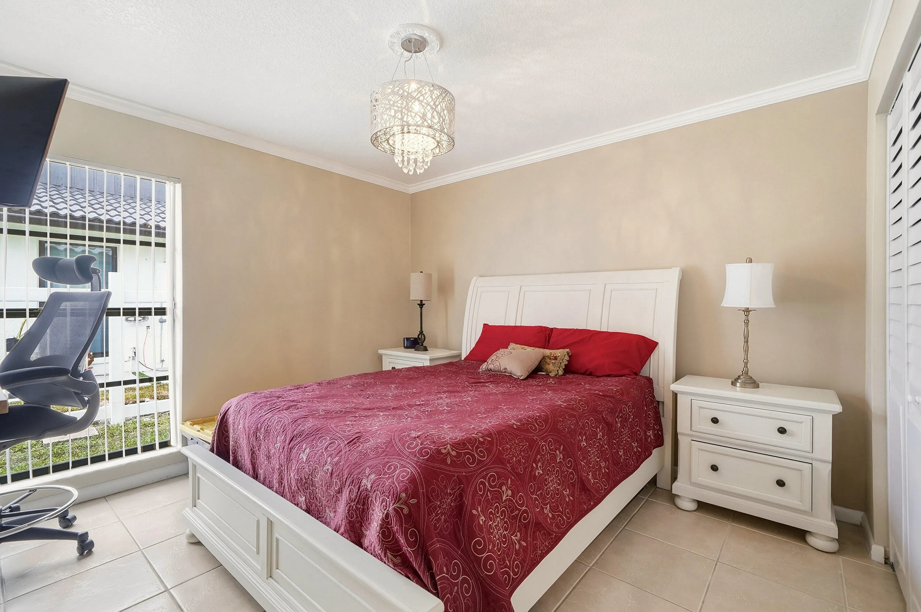 14_bedroom