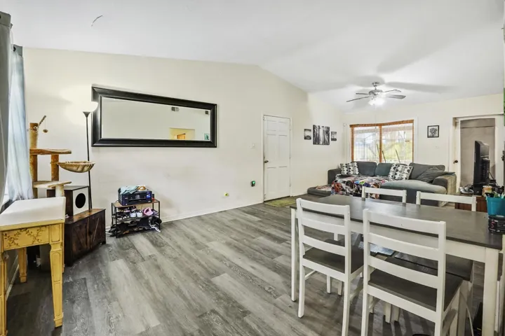 05 Dining area 01