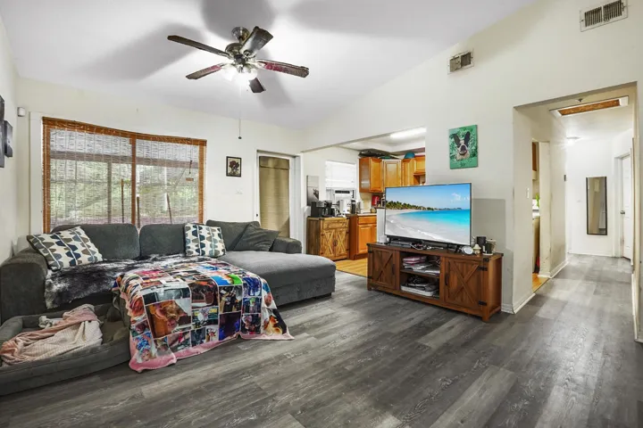 07 Living room 01