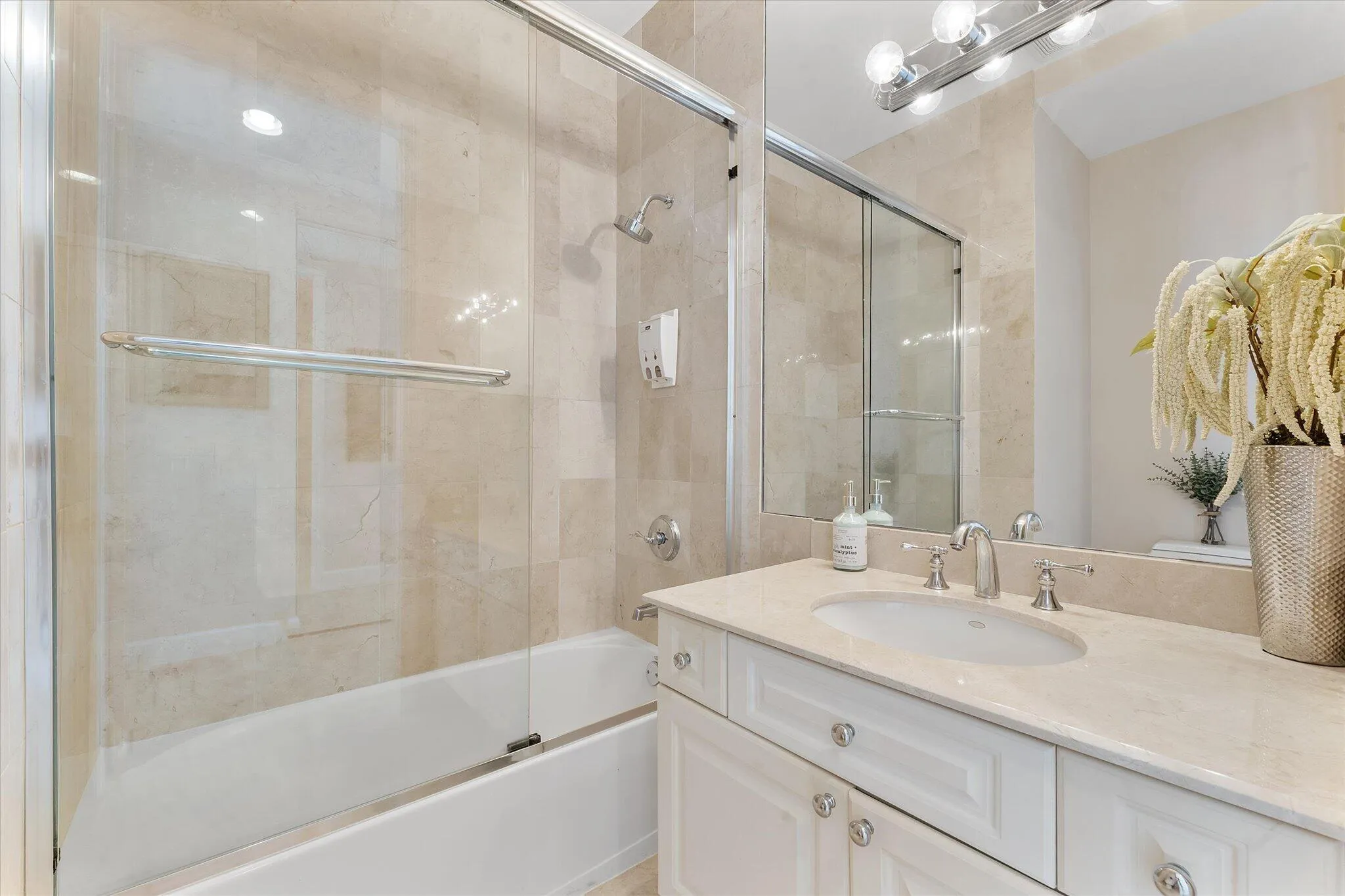 28-3200 N Ocean Blvd_037