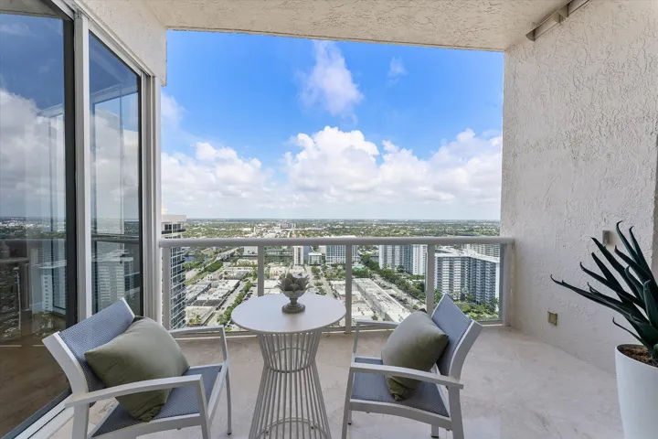 33-3200 N Ocean Blvd_045
