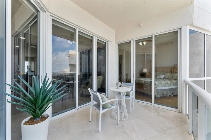 34-3200 N Ocean Blvd_047