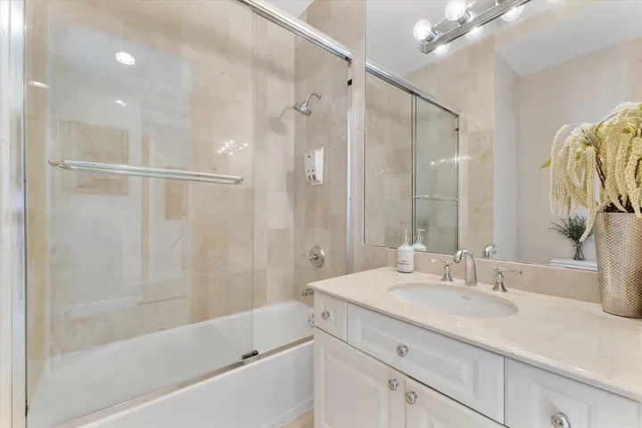 28-3200 N Ocean Blvd_037