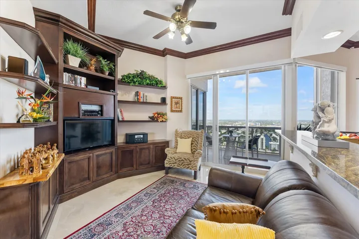 10-3200 N Ocean Blvd_014