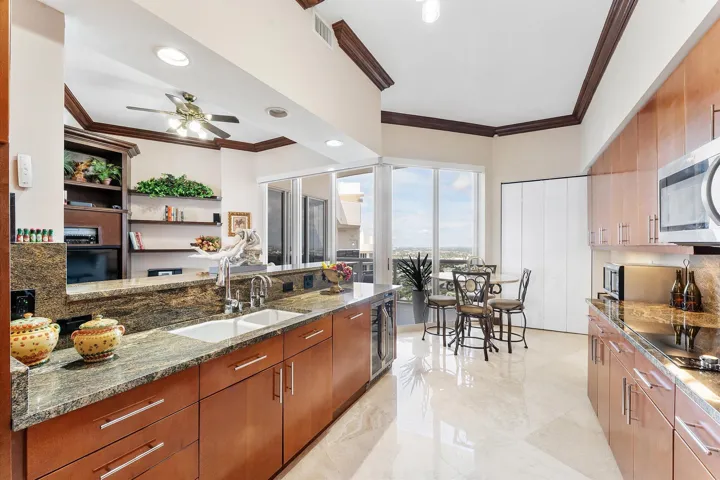 15-3200 N Ocean Blvd_020