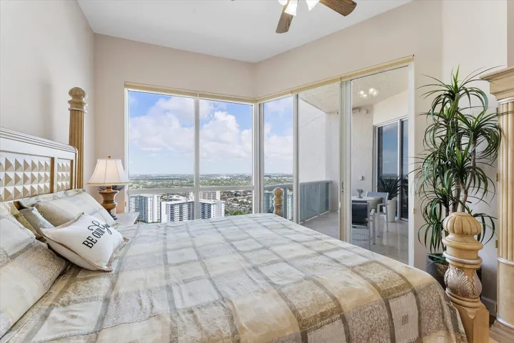 24-3200 N Ocean Blvd_033