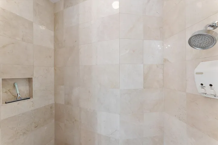 21-3200 N Ocean Blvd_028