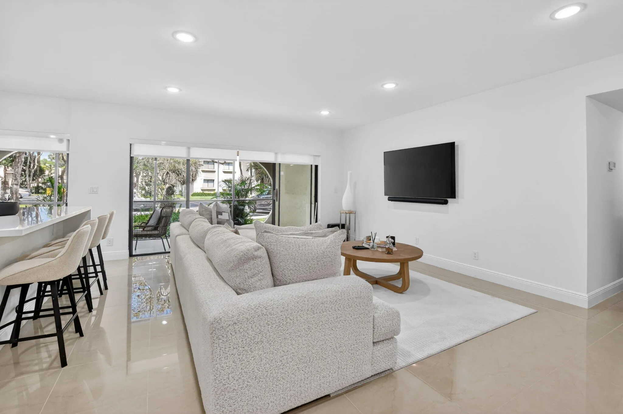 Living Rm & Counter