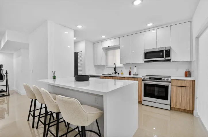 Kitchen & Island