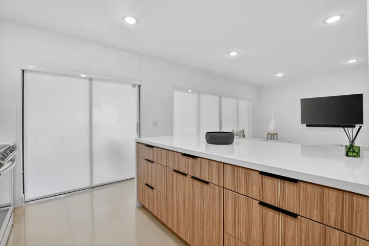 Kitchen & Living