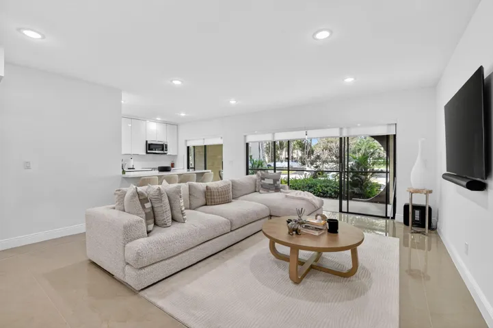 Living & Kitchen