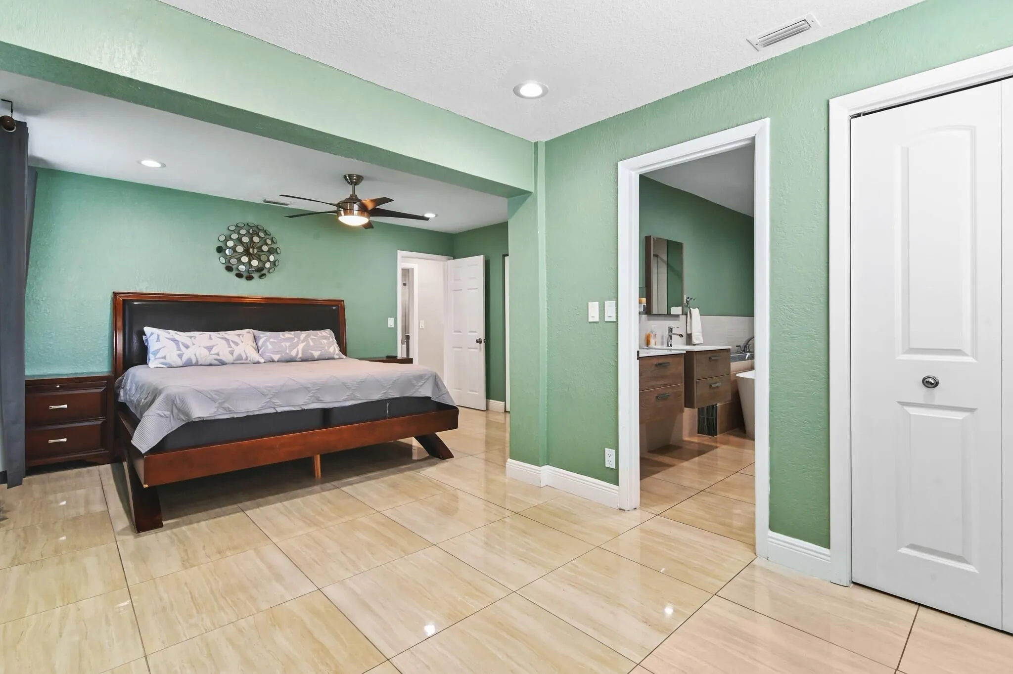 00024 - 124 Davis Rd
