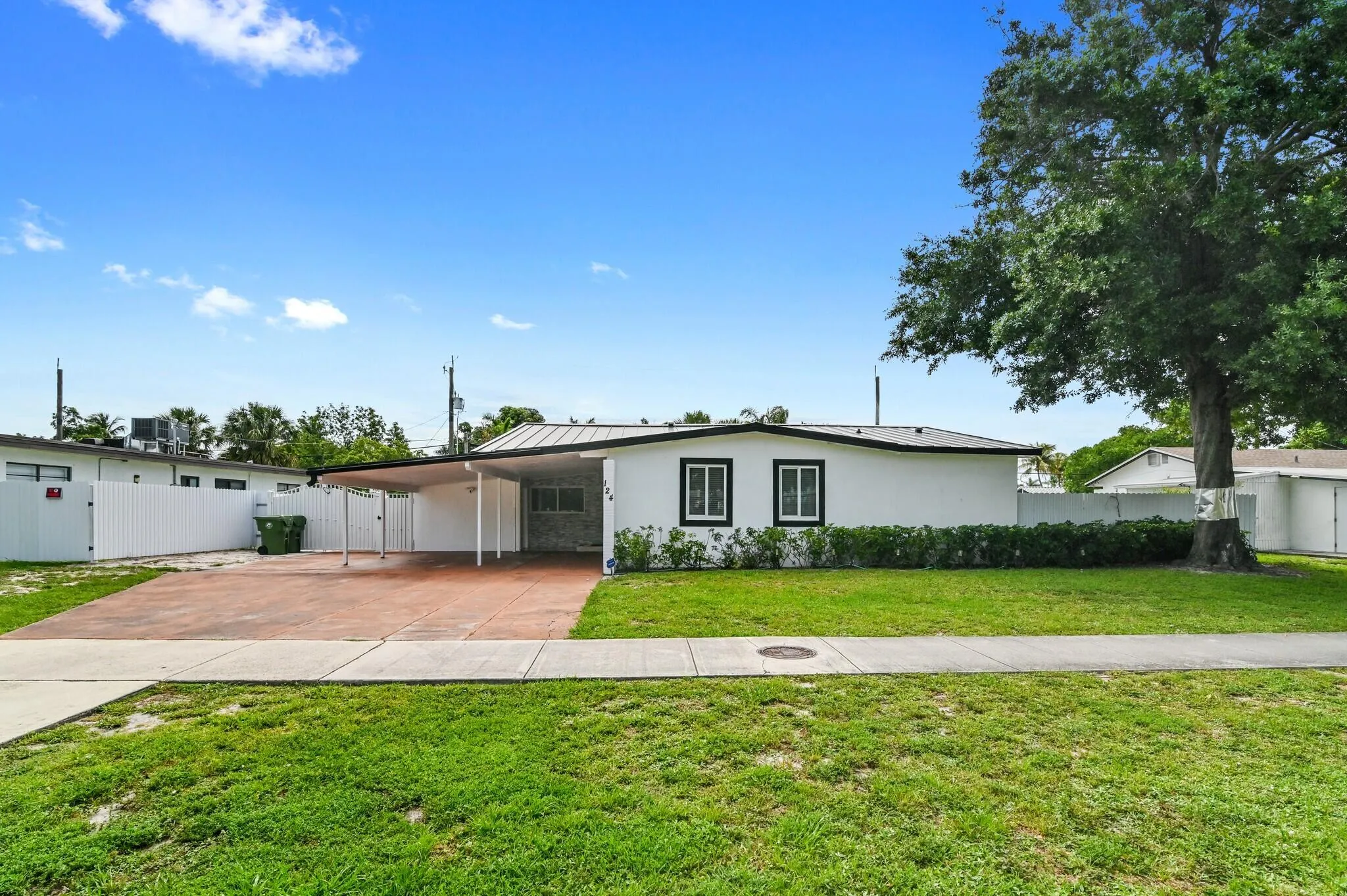 00002 - 124 Davis Rd