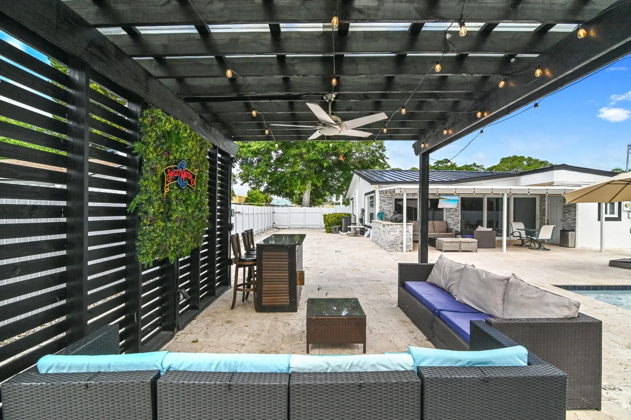 00035 - 124 Davis Rd