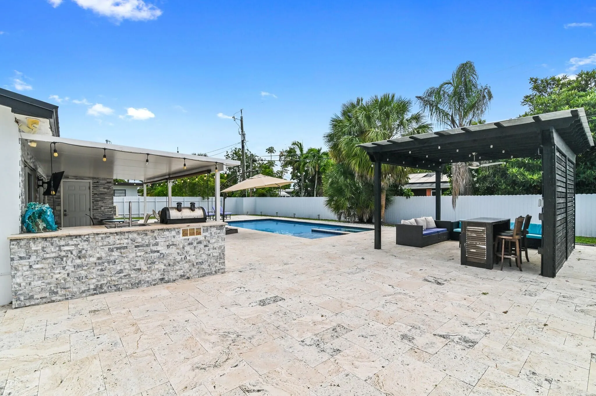00037 - 124 Davis Rd
