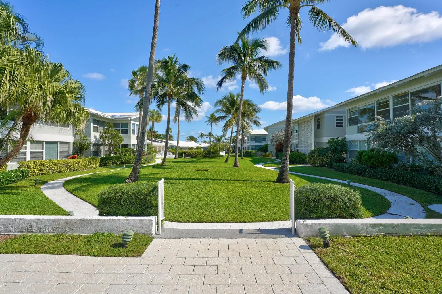 Lanikai Villas Courtyard