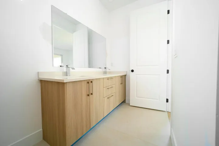 Bathroom with Double Sink Vanity