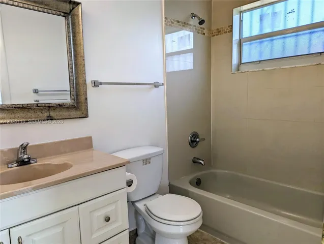 Principal​​‌​​​​‌​​‌‌​‌‌​​​‌‌​‌​‌​‌​​​‌​​ Bathroom