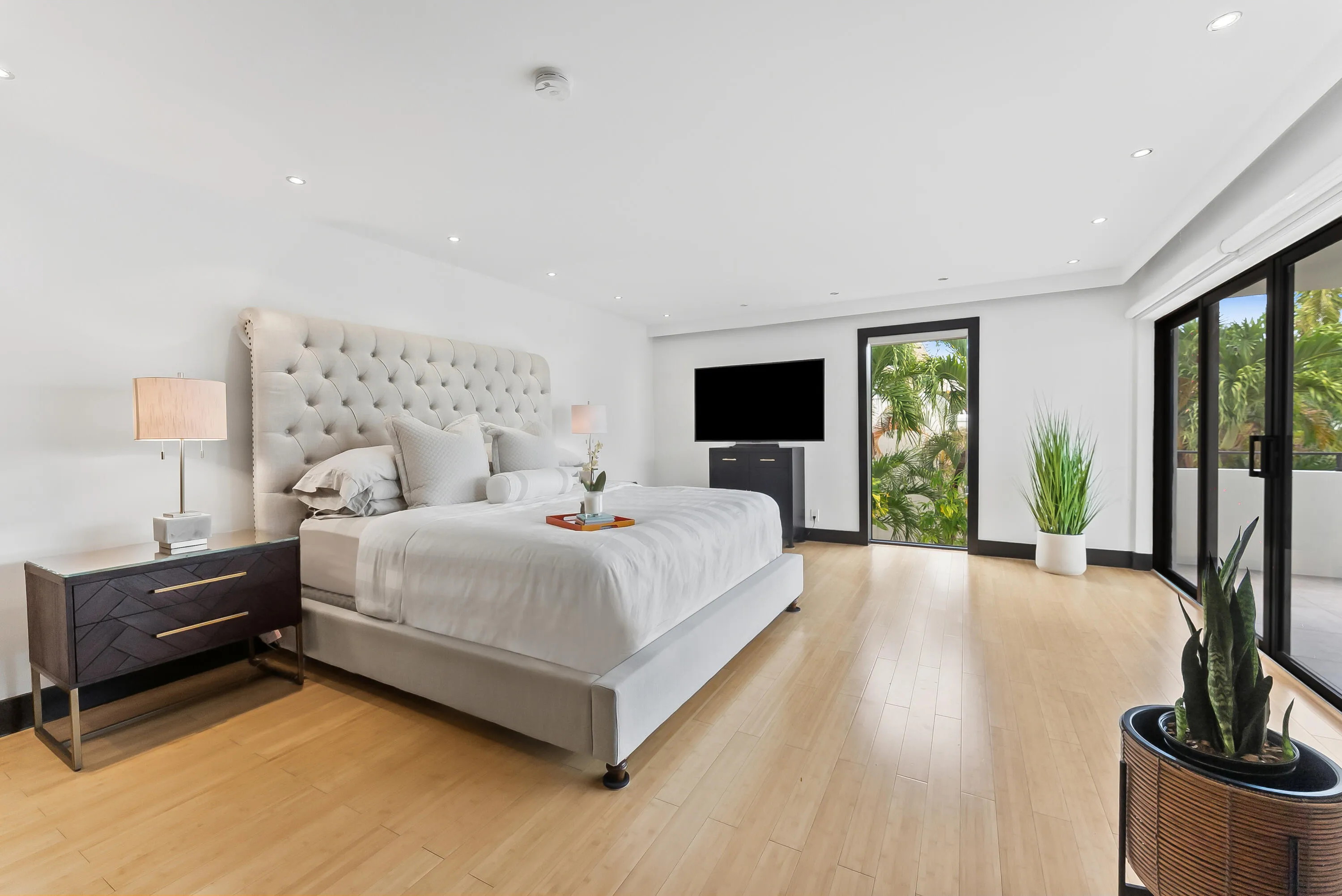 DISCLAIMER: All renderings, site plans, simulated views, floor plans, graphic images, drawings and all other information depicted are illustrative, and are provided to assist in visualizing the home and the Project and may not be accurately depicted and may be changed at any time.