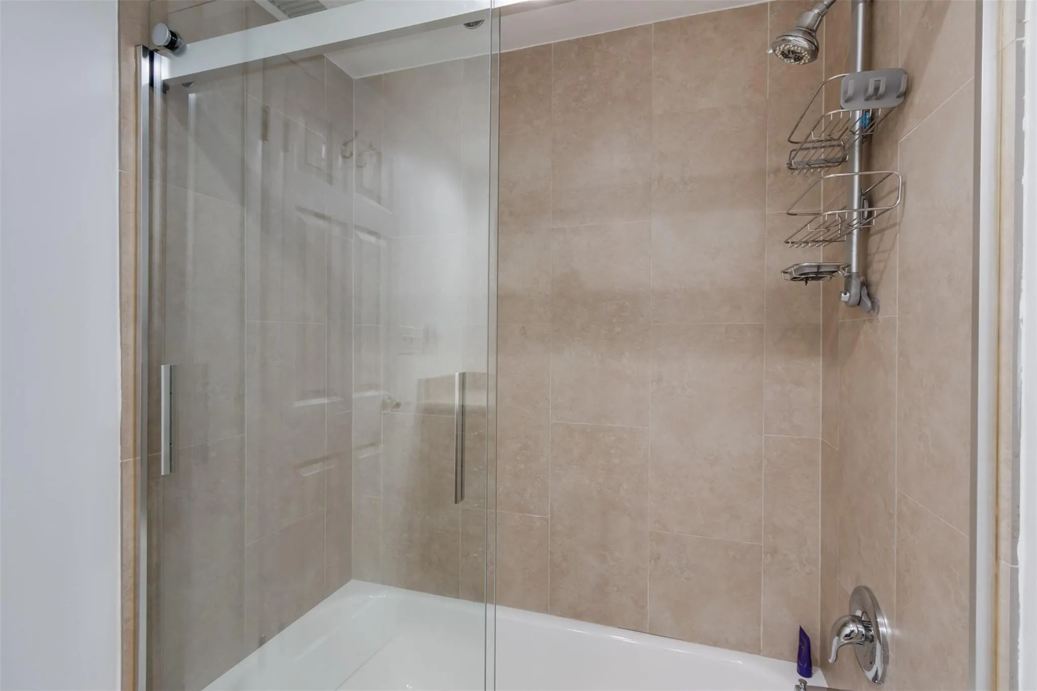 Primary Shower/Tub