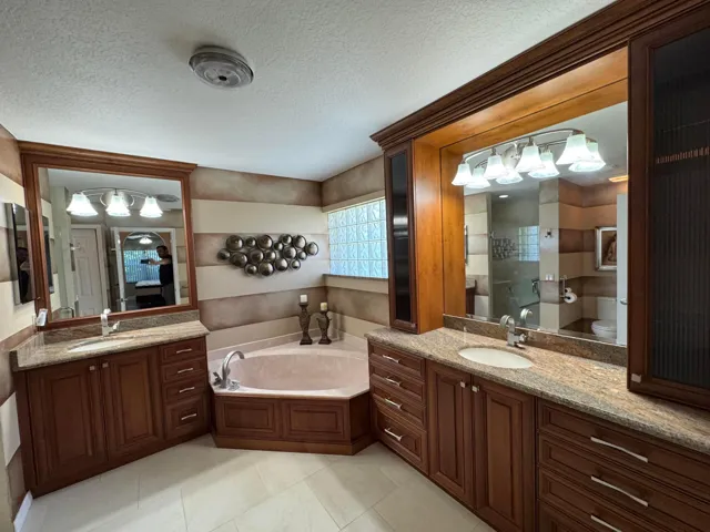 Master​​‌​​​​‌​​‌‌​‌‌​​​‌‌​‌​‌​‌​​​‌​​ bathroom