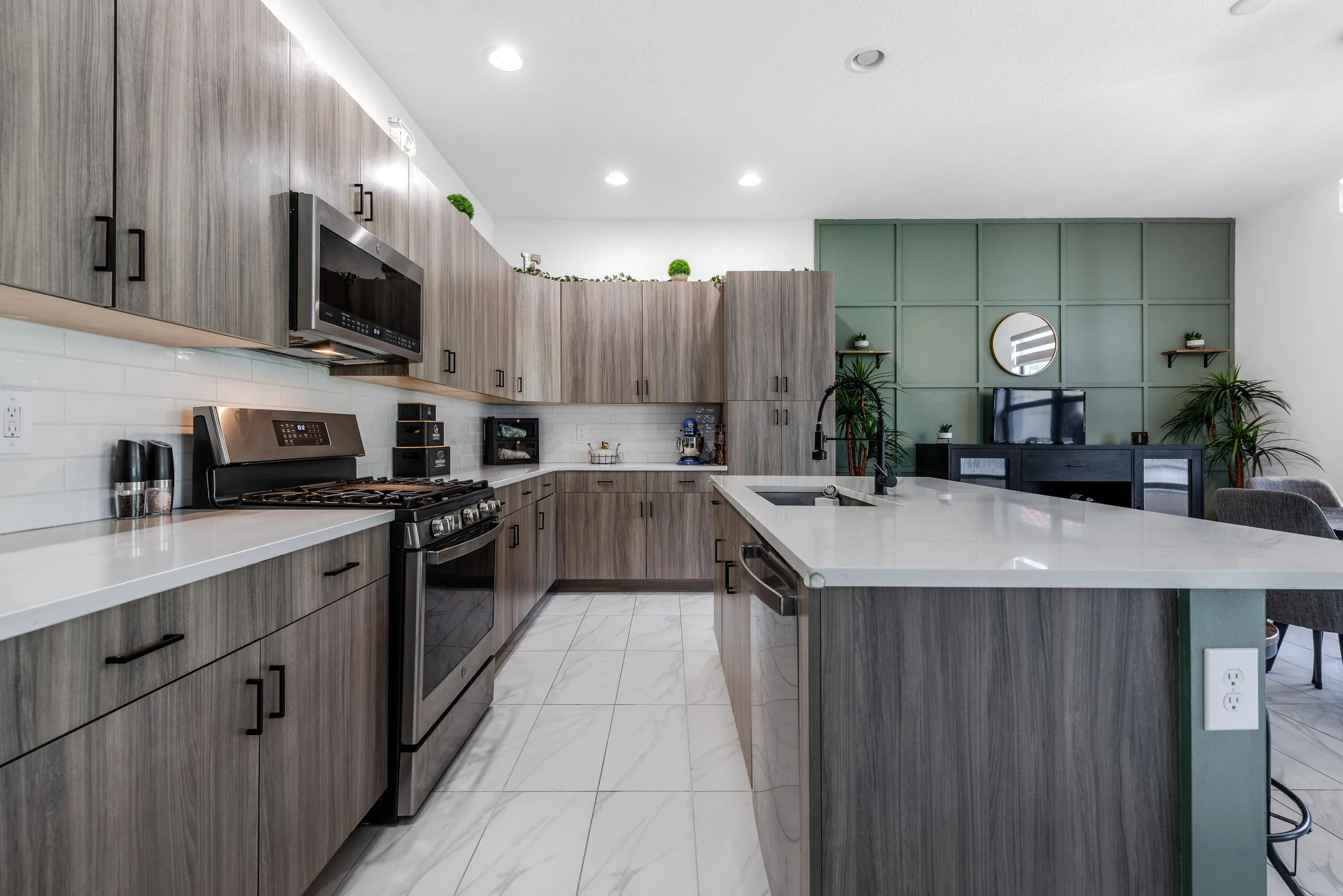 Kitchen & Island
