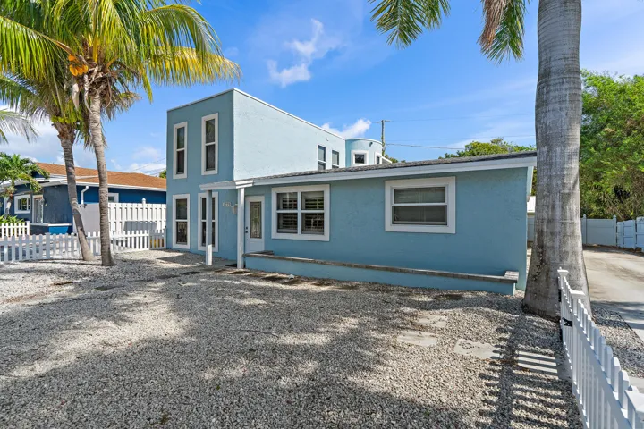006-1779LenDrive-NorthPalmBeach-FL-33408