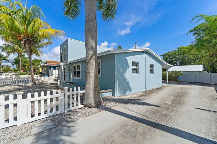 002-1779LenDrive-NorthPalmBeach-FL-33408