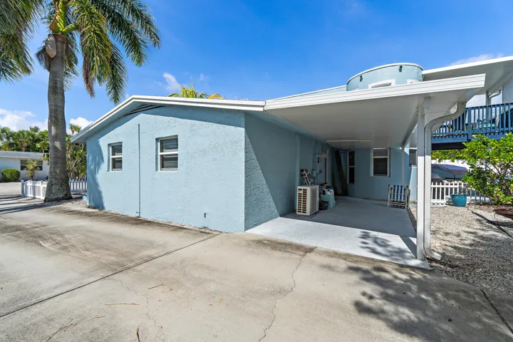 004-1779LenDrive-NorthPalmBeach-FL-33408