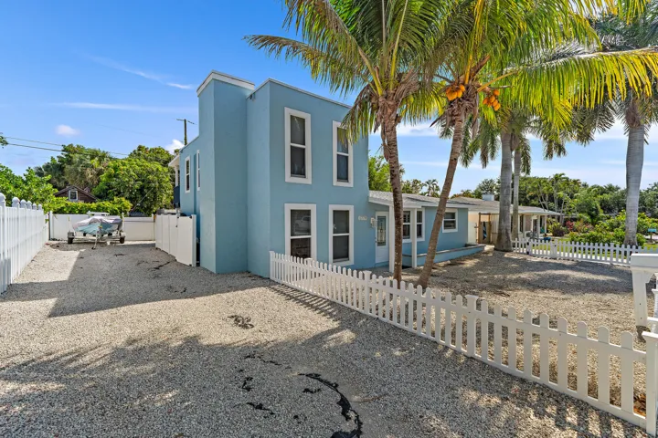 008-1779LenDrive-NorthPalmBeach-FL-33408
