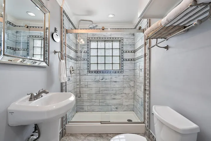 1779 Len Dr 2 bedroom master bath