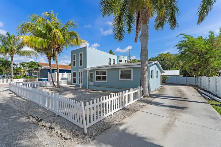 001-1779LenDrive-NorthPalmBeach-FL-33408