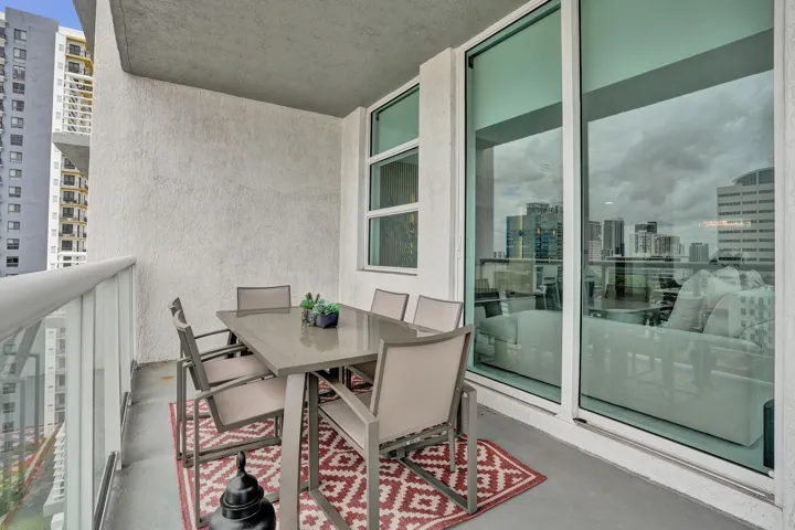 STRADA 315 #1206 BALCONY DINING