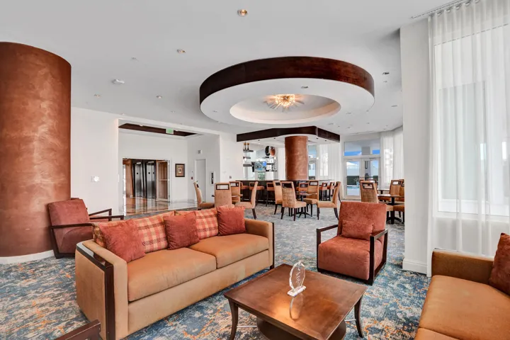 STRADA 315 #1206 CLUB ROOM