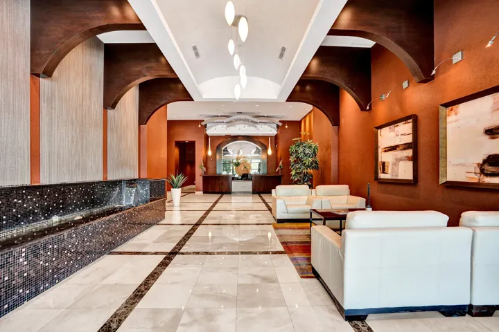 STRADA 315 #1206 LOBBY 3