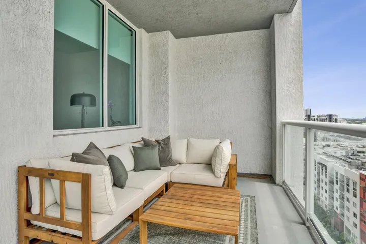STRADA 315 #1206 BALCONY SEATING