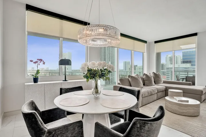 STRADA 315 #1206 DINING RM W VIEW