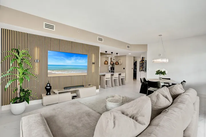 STRADA 315 #1206 LIVING DINING TV AND KI