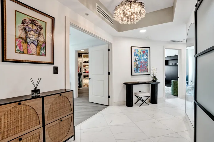 STRADA 315 #1206 FOYER