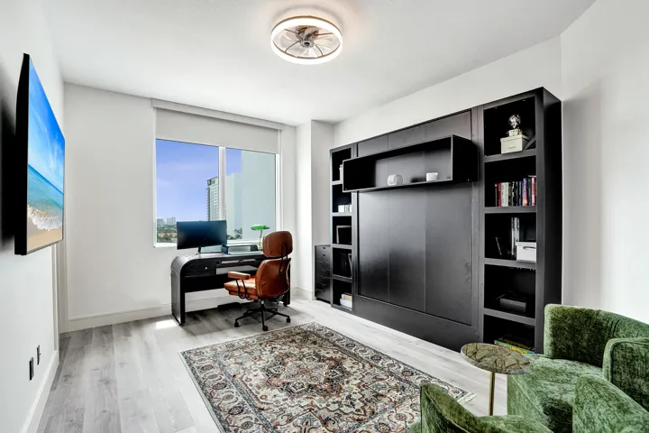STRADA 315 #1206 2ND BED OFFICE