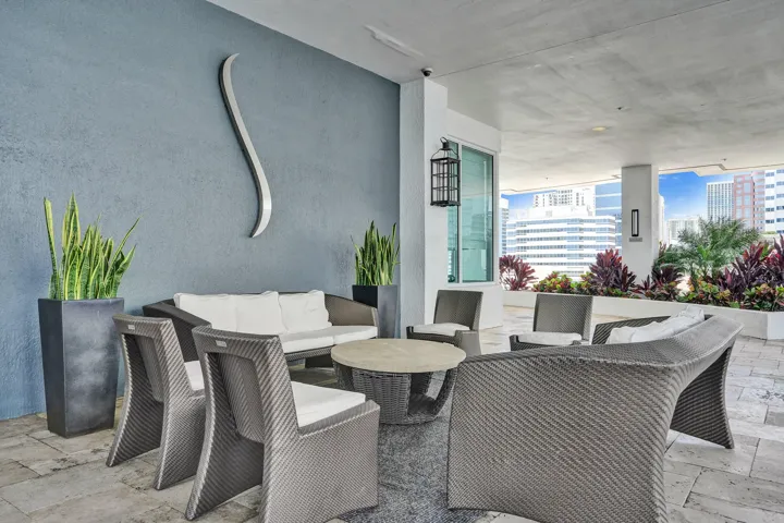 STRADA 315 #1206 POOL OUTDOOR SEATING