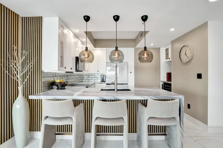 STRADA 315 #1206 KITCHEN W BAR STOOLS AN